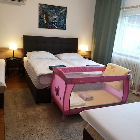 Apartmany Centro & Jacuzzi Piest'any Buitenkant foto