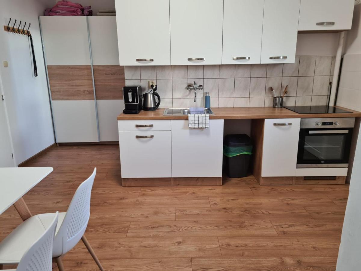 Apartmany Centro & Jacuzzi Piest'any Buitenkant foto