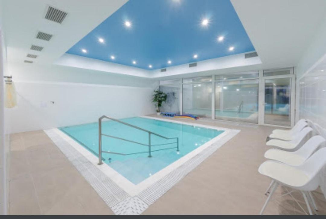 Apartmany Centro & Jacuzzi Piest'any Buitenkant foto