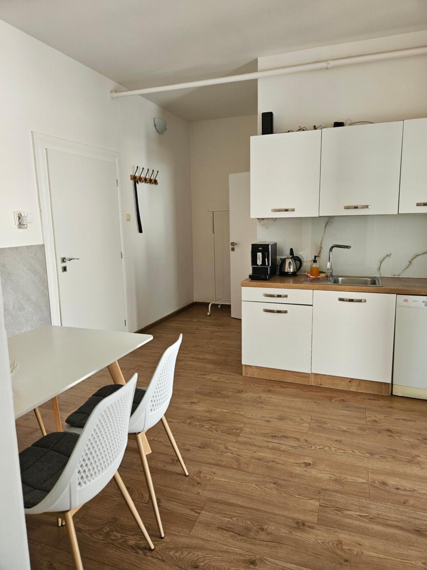 Apartmany Centro & Jacuzzi Piest'any Buitenkant foto