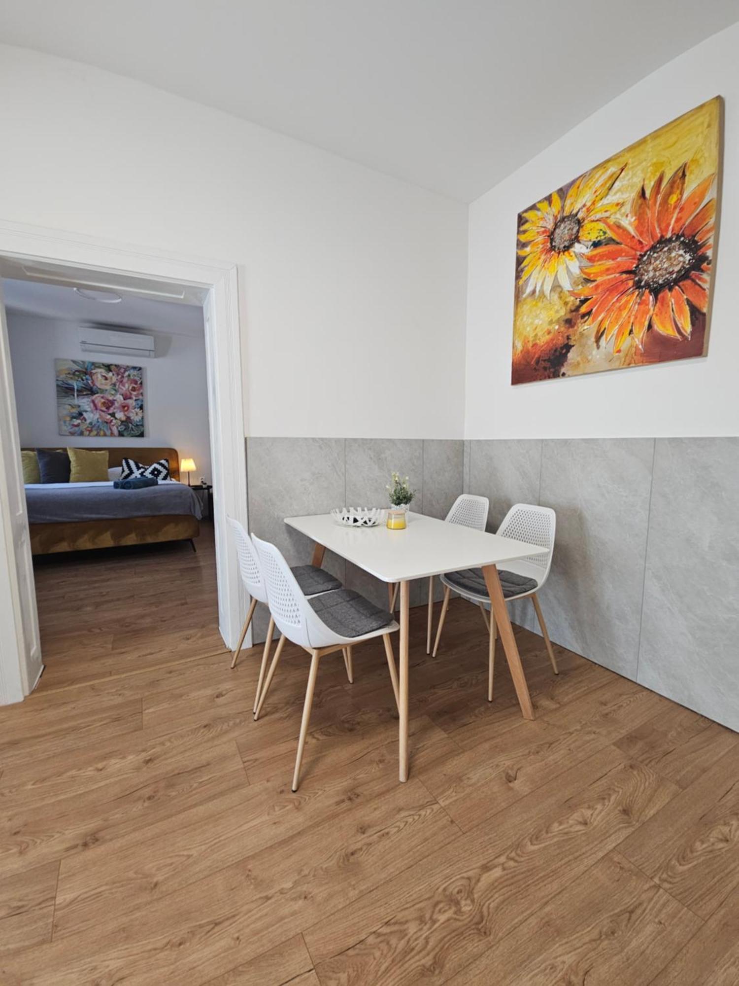 Apartmany Centro & Jacuzzi Piest'any Buitenkant foto
