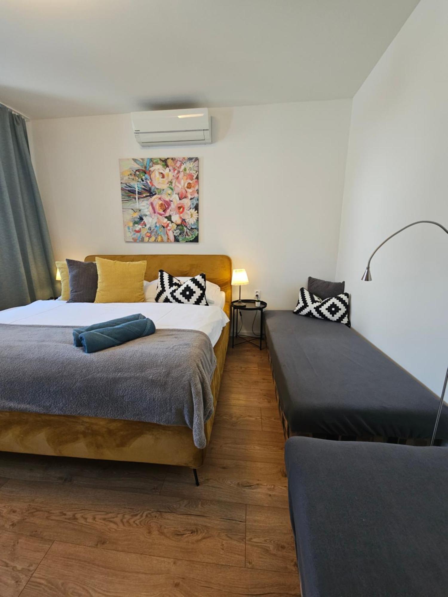 Apartmany Centro & Jacuzzi Piest'any Buitenkant foto